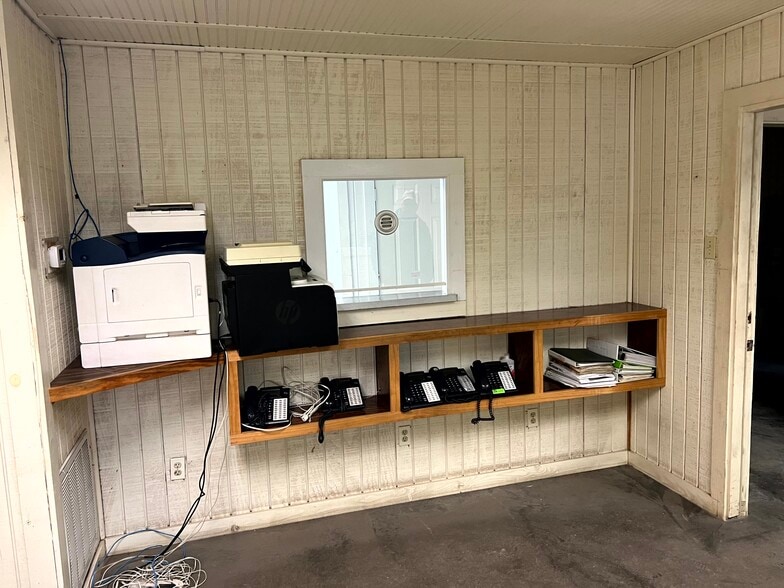 More Photos Of 744 FM 609, La Grange Service For Lease