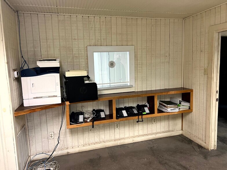 More Photos Of 744 FM 609, La Grange Service For Lease