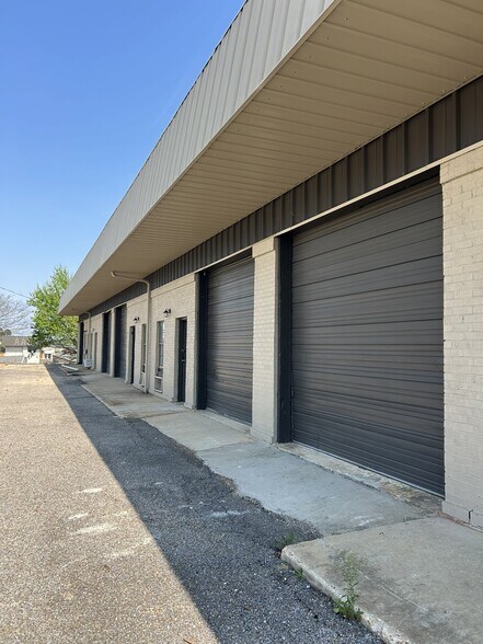 More Photos Of 5323-5325 Wares Ferry Rd, Montgomery Light Distribution For Lease