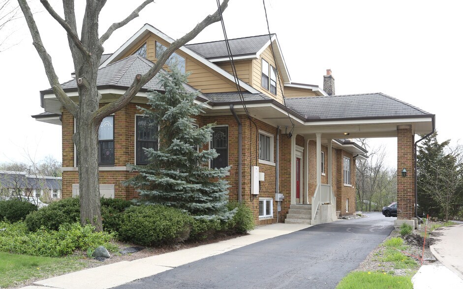 More Photos Of 402 E Roosevelt Rd, Wheaton Office For Sale
