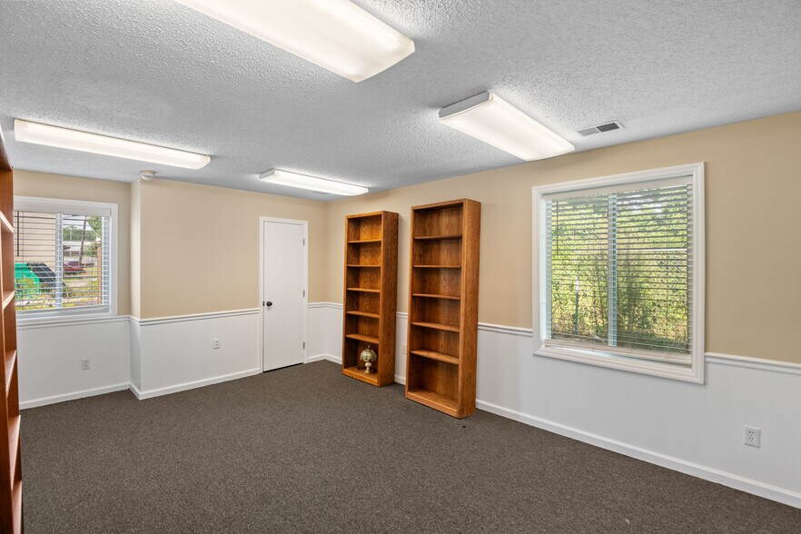 More Photos Of 123 Lawand Dr, Columbia Office Residential For Sale