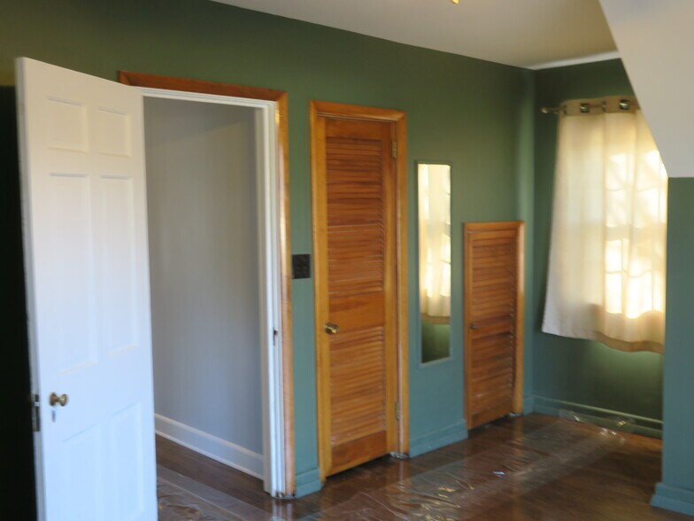 More Photos Of 529 Route 17M, Middletown Storefront Retail Residential For Sale