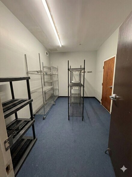 More Photos Of 10501 S Orange Ave, Orlando Light Manufacturing For Lease