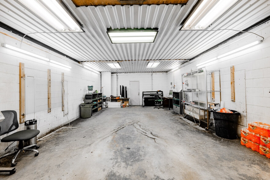 More Photos Of 2500 E 8th St, Odessa Auto Repair For Sale