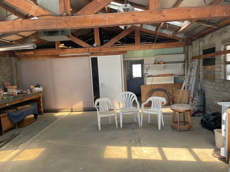 More Photos Of 622 Elm Ave, Beaumont Office For Sale