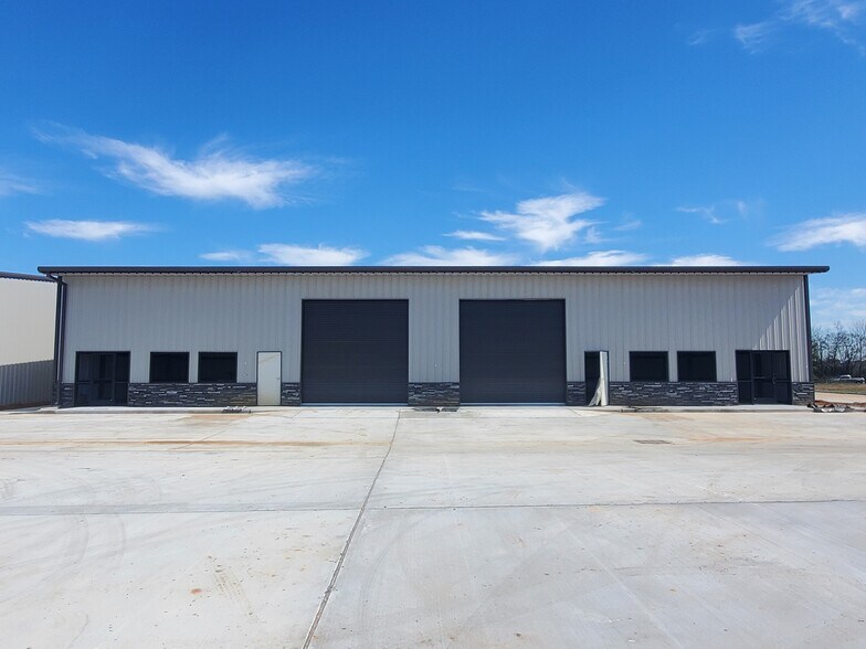 More Photos Of 120 Corporate Dr, Willis Unknown For Lease