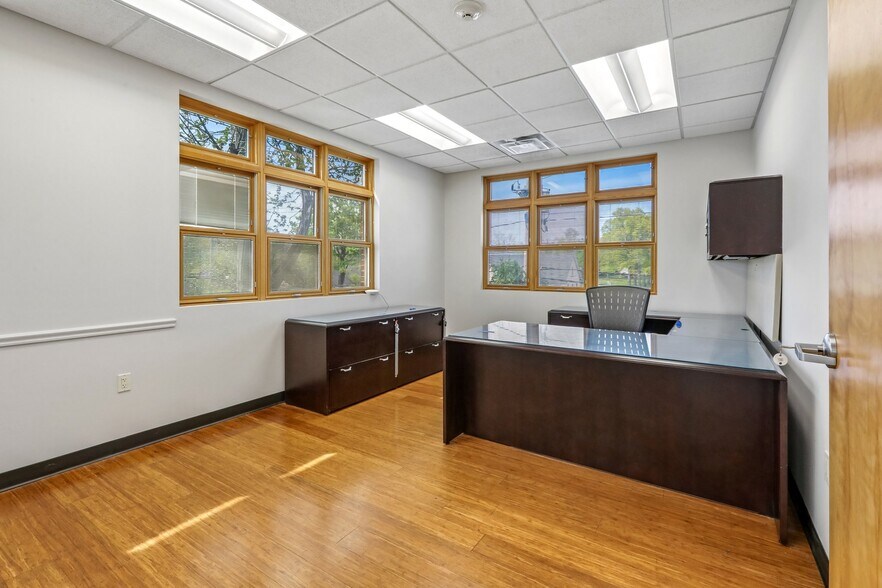More Photos Of 92 Union Ave, Cresskill Office For Sale