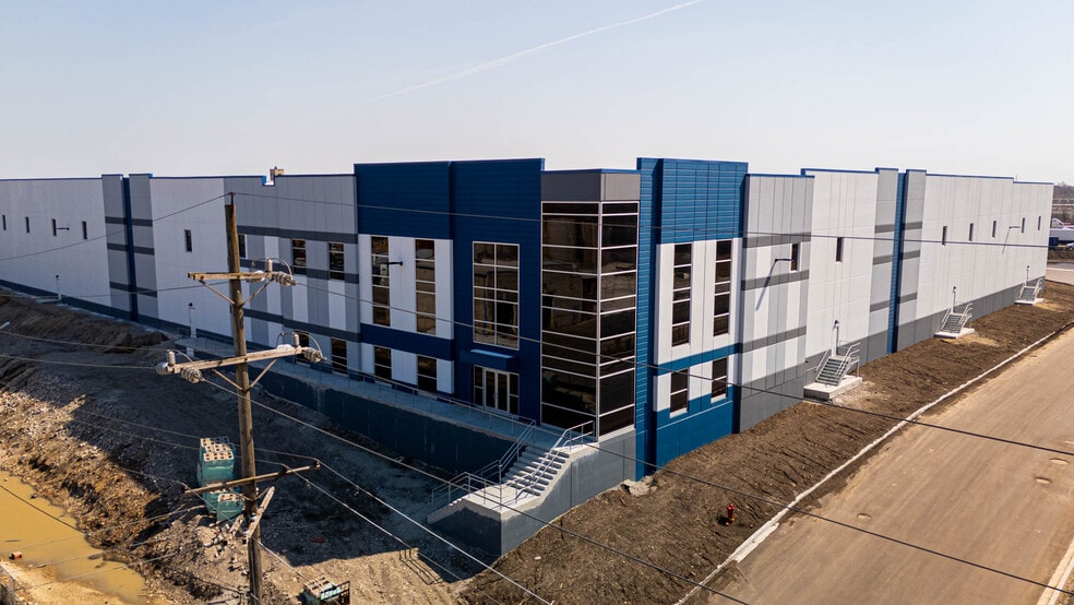 More Photos Of 7955 W 59th St, Summit Warehouse For Lease