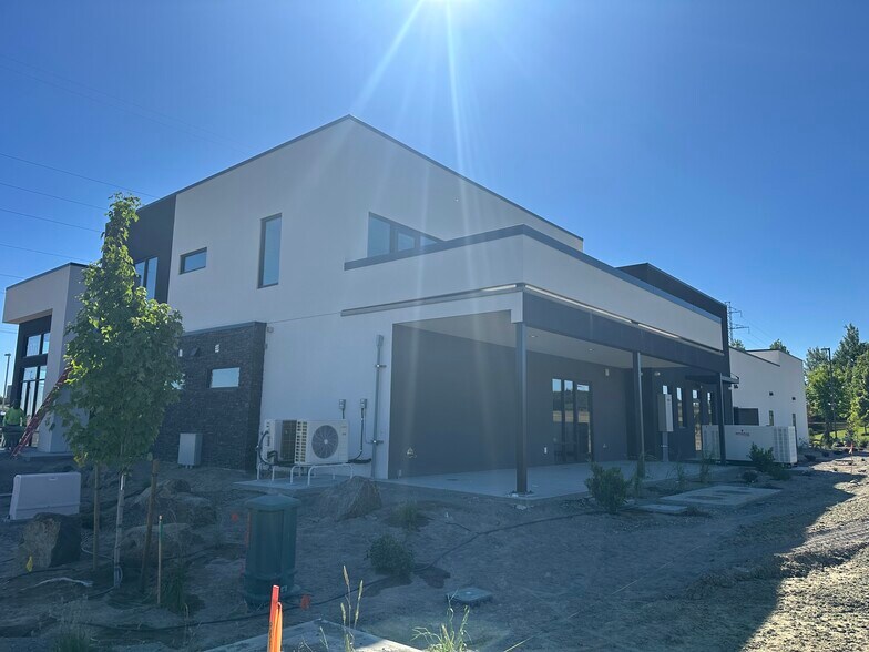 More Photos Of 10711 Clearwater Ave, Kennewick Office For Lease