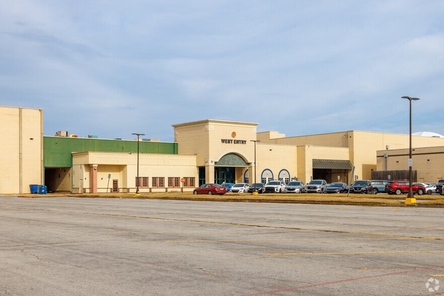 More Photos Of 5111 Rogers Ave, Fort Smith General Retail For Lease