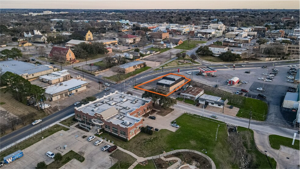 More Photos Of 400 N Austin Pky, Brenham General Retail For Sale