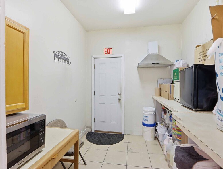 More Photos Of 2517 Washington Blvd, Baltimore Storefront Retail Residential For Sale