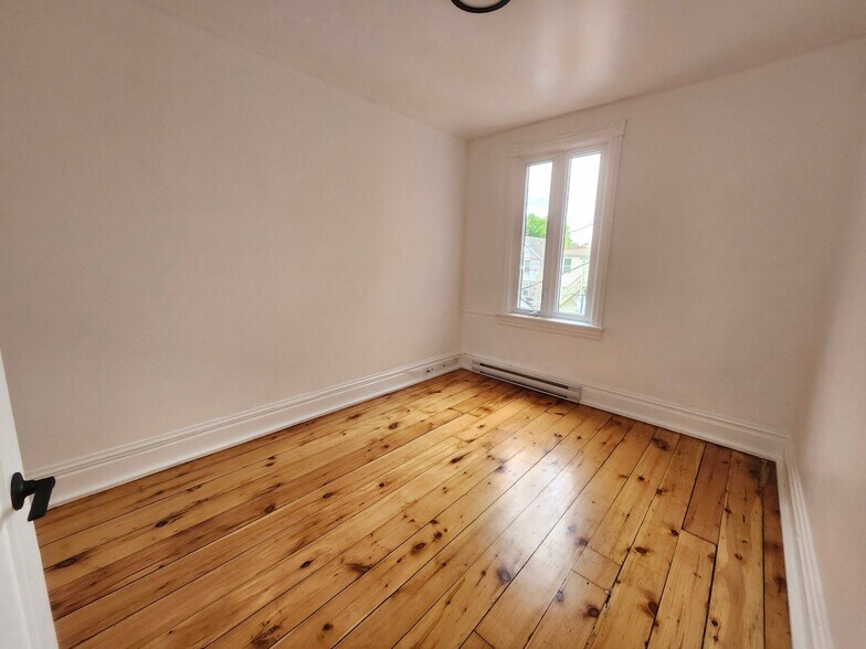 More Photos Of 301-307 Boul Du Havre, Salaberry-de-valleyfield Apartments For Sale