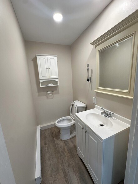 More Photos Of 125 Middle Country Rd, Coram Warehouse For Lease