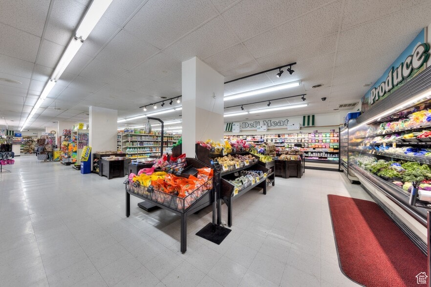 More Photos Of 80 S Broadway St, Green River Supermarket For Sale