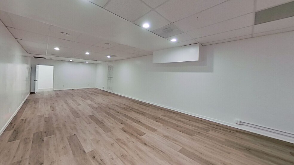 More Photos Of 21044 Sherman Way, Canoga Park Office For Lease