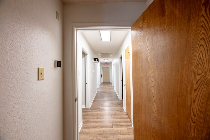 More Photos Of 1005 N Elm St, Denton Office For Lease