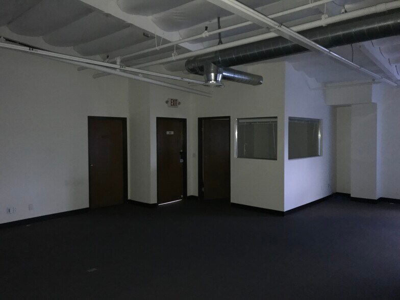 More Photos Of 1031 W Manchester Blvd, Inglewood Light Distribution For Lease