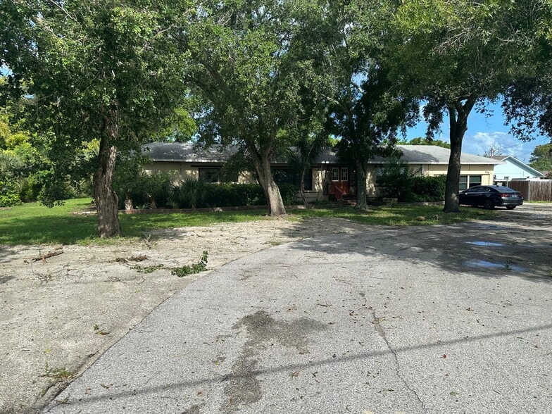 More Photos Of 408 75th St NW, Bradenton Medical For Sale