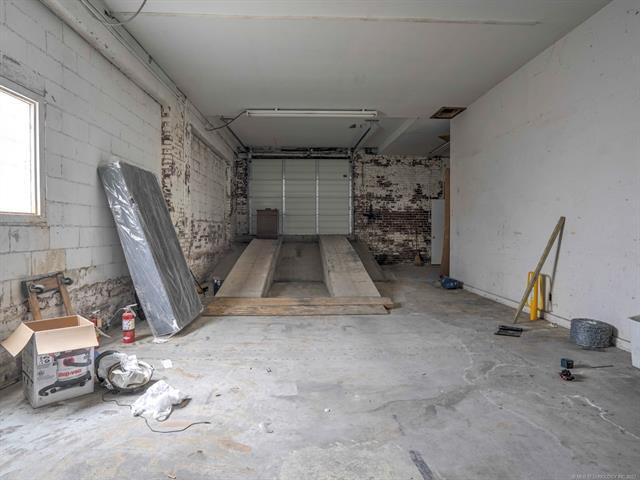 More Photos Of 800 W Okmulgee St, Muskogee Light Distribution For Sale