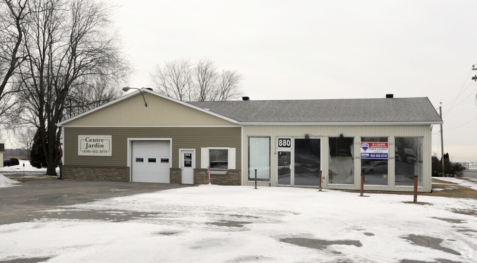 More Photos Of 880-882 Ch Saint-Féréol, Les Cèdres Freestanding For Lease