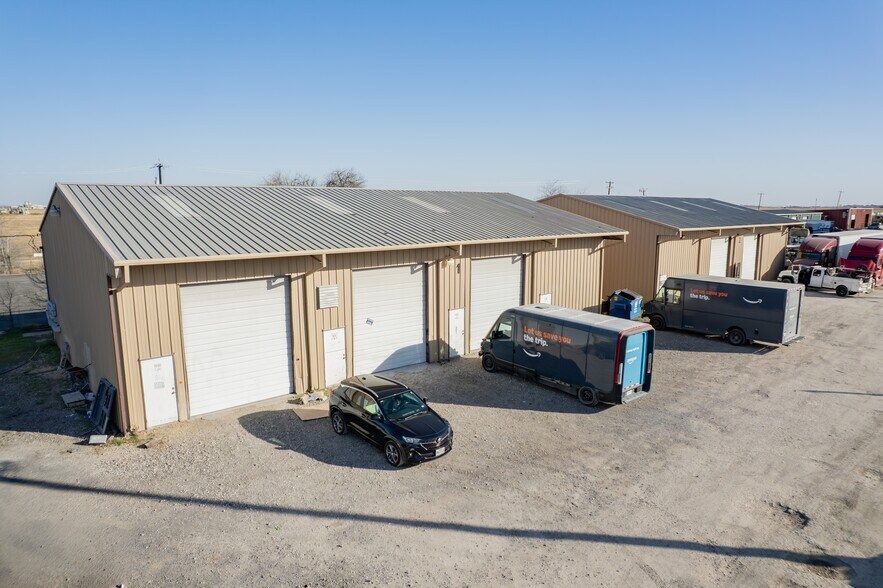 More Photos Of 9092 Green Rd, Converse Unknown For Lease