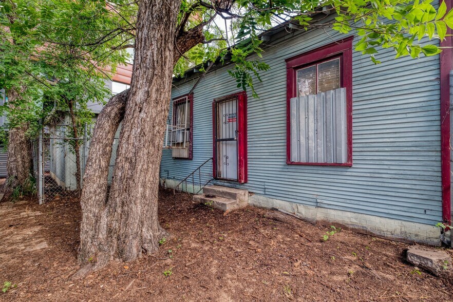 More Photos Of 911 E 6th St, Austin Freestanding For Sale