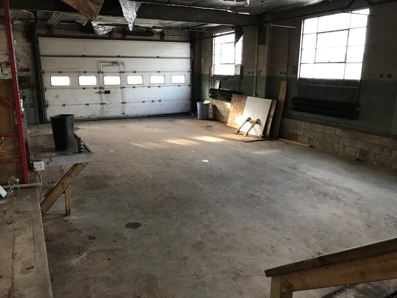 More Photos Of 26 Fitch St, Norwalk Warehouse For Lease