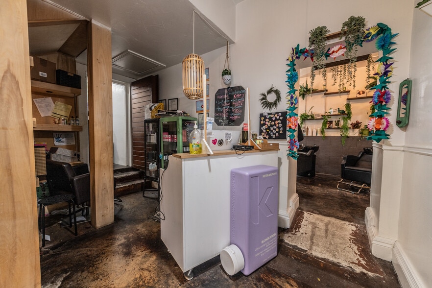 More Photos Of 250 W Olmos Dr, San Antonio Storefront Retail Office For Lease