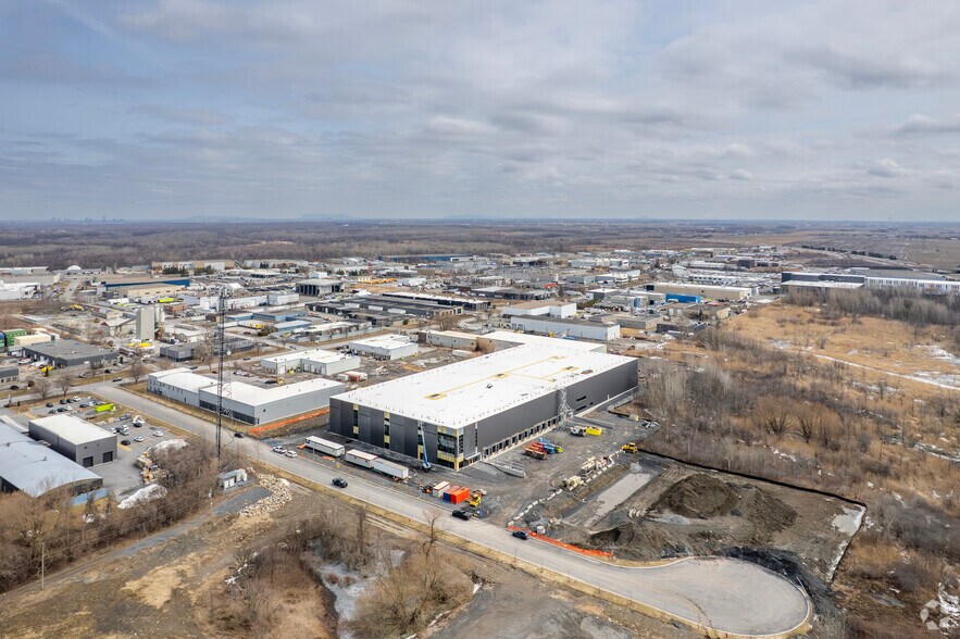 More Photos Of 350 Rue Hans-Zimmerman, Châteauguay Distribution For Lease