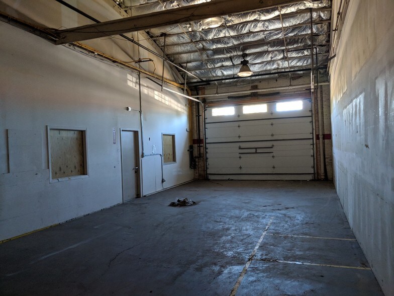 More Photos Of 8100-8142 Monticello Ave, Skokie Manufacturing For Lease