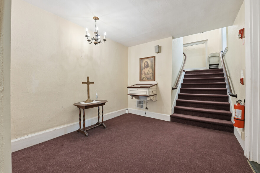 More Photos Of 461 King St, Littleton Specialty For Sale