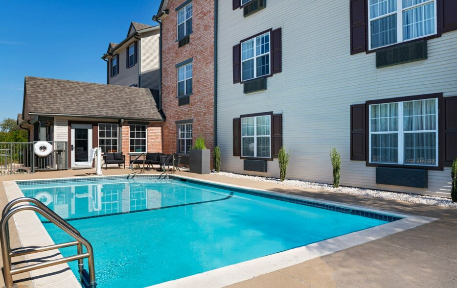 More Photos Of 1300 University Dr E, College Station Hotel For Sale