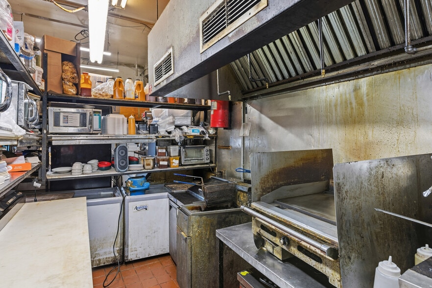 More Photos Of 346 N Main St, Memphis Restaurant For Sale