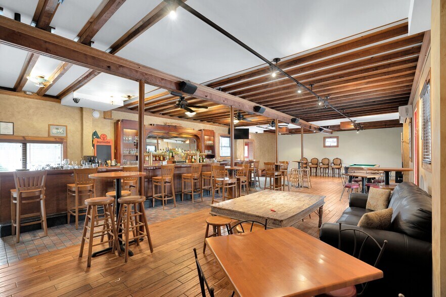 More Photos Of 87 North Rd, Hampton Bays Storefront Retail Residential For Sale