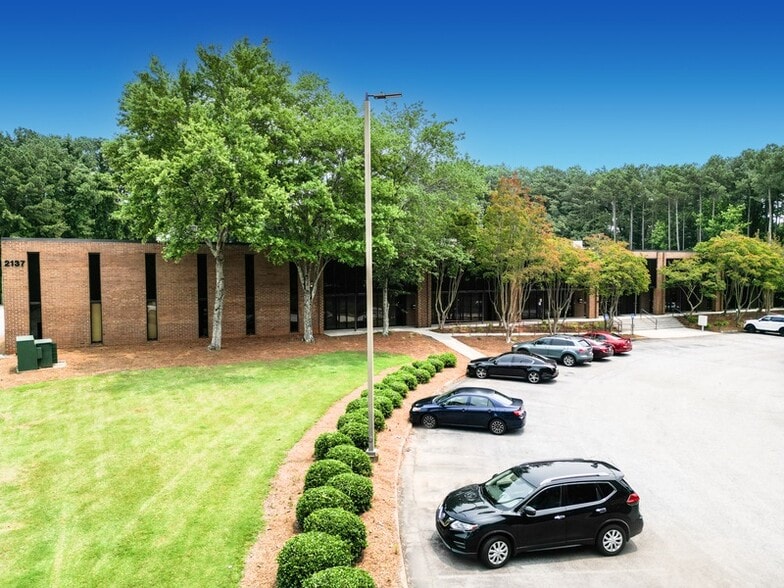 More Photos Of 2137 Flintstone Dr, Tucker Manufacturing For Lease