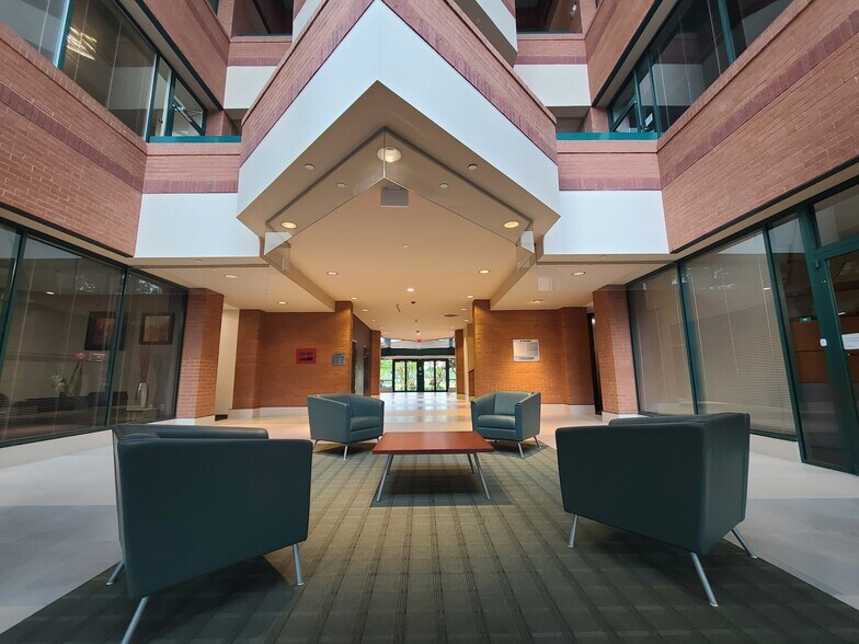 More Photos Of 250 International Pky, Lake Mary Office For Lease