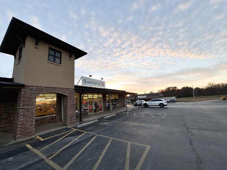 More Photos Of 304 E Jackson St, Willard Unknown For Lease