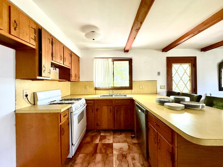 More Photos Of 5085 Route 23A, Haines Falls Flex For Sale