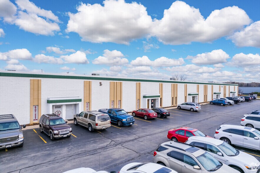 More Photos Of 2905-2925 S 160th St, New Berlin Industrial For Sale