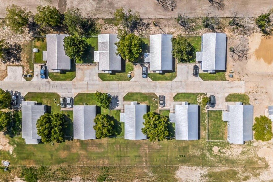 More Photos Of 3490 County Road 4713 rd, La Coste Apartments For Sale