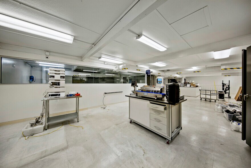 More Photos Of 7542 Trade St, San Diego Manufacturing For Lease