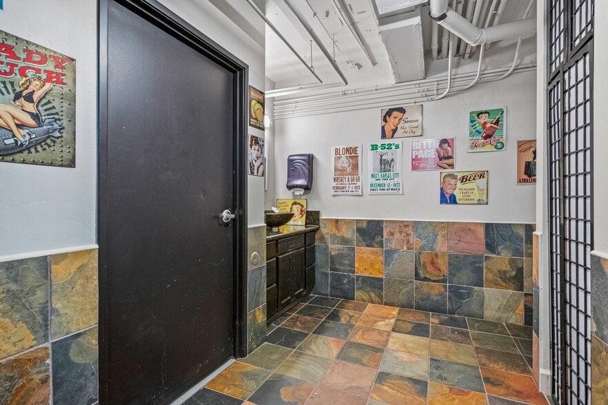 More Photos Of 2000 Arapahoe St, Denver Office For Sale