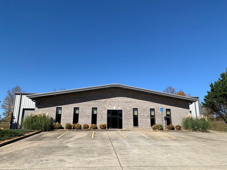 More Photos Of 30 River Ct, Cartersville Warehouse For Sale