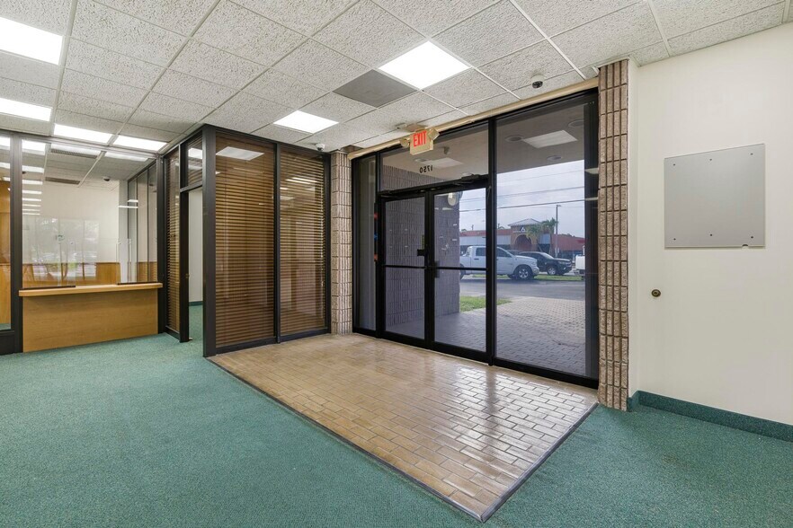 More Photos Of 1750 NE 8th St, Homestead Bank For Lease