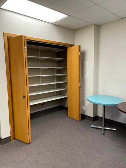 More Photos Of 17W662 Butterfield Rd, Oakbrook Terrace Office For Lease