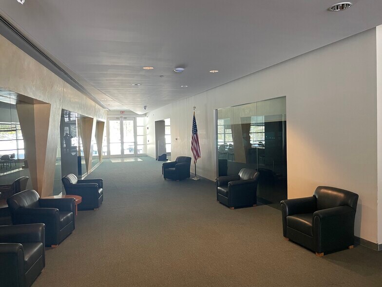 More Photos Of 11 Northeastern Blvd, Salem Office For Lease