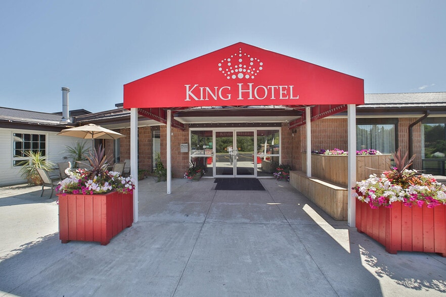 More Photos Of 112 King st, Palmerston Hotel For Sale