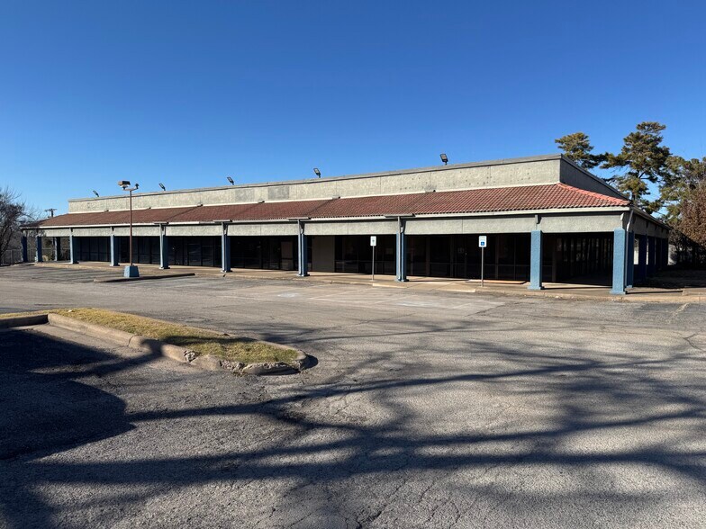 Primary Photo Of 2825 Valley View Ln, Dallas General Retail For Lease