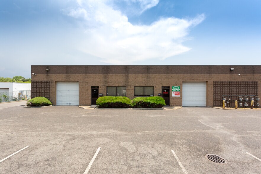 More Photos Of 281 Skip Ln, Bay Shore Warehouse For Lease